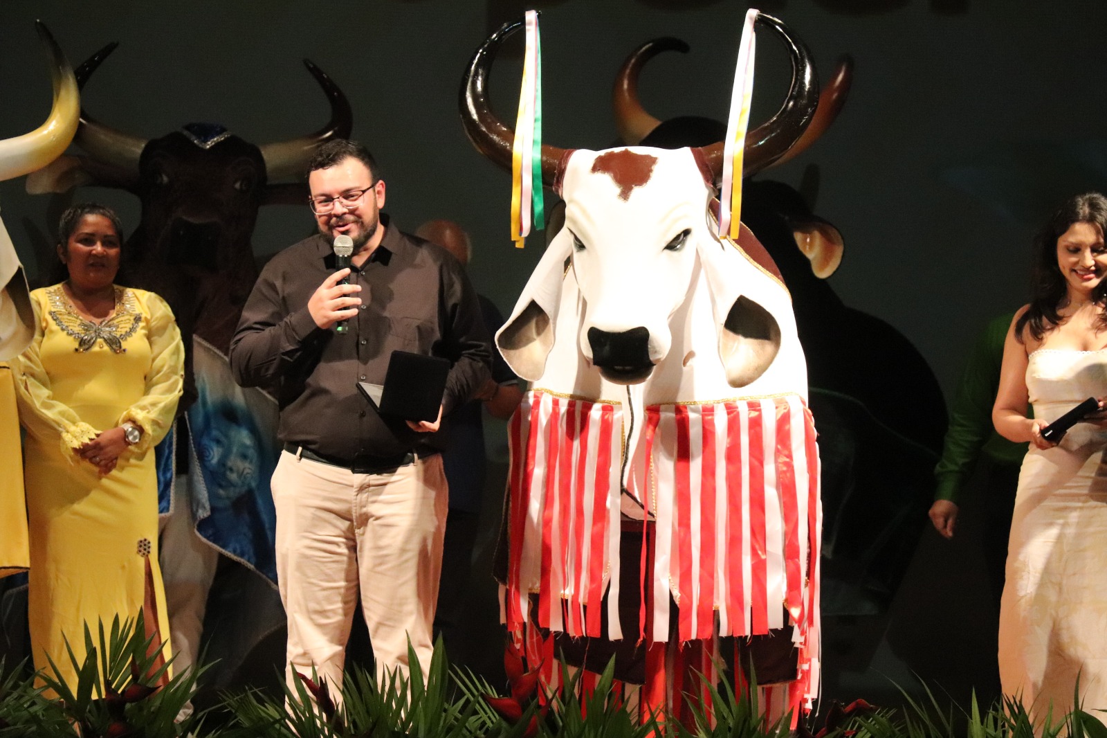 Manaus celebra a força da cultura amazonense em noite de homenagens no Teatro Amazonas