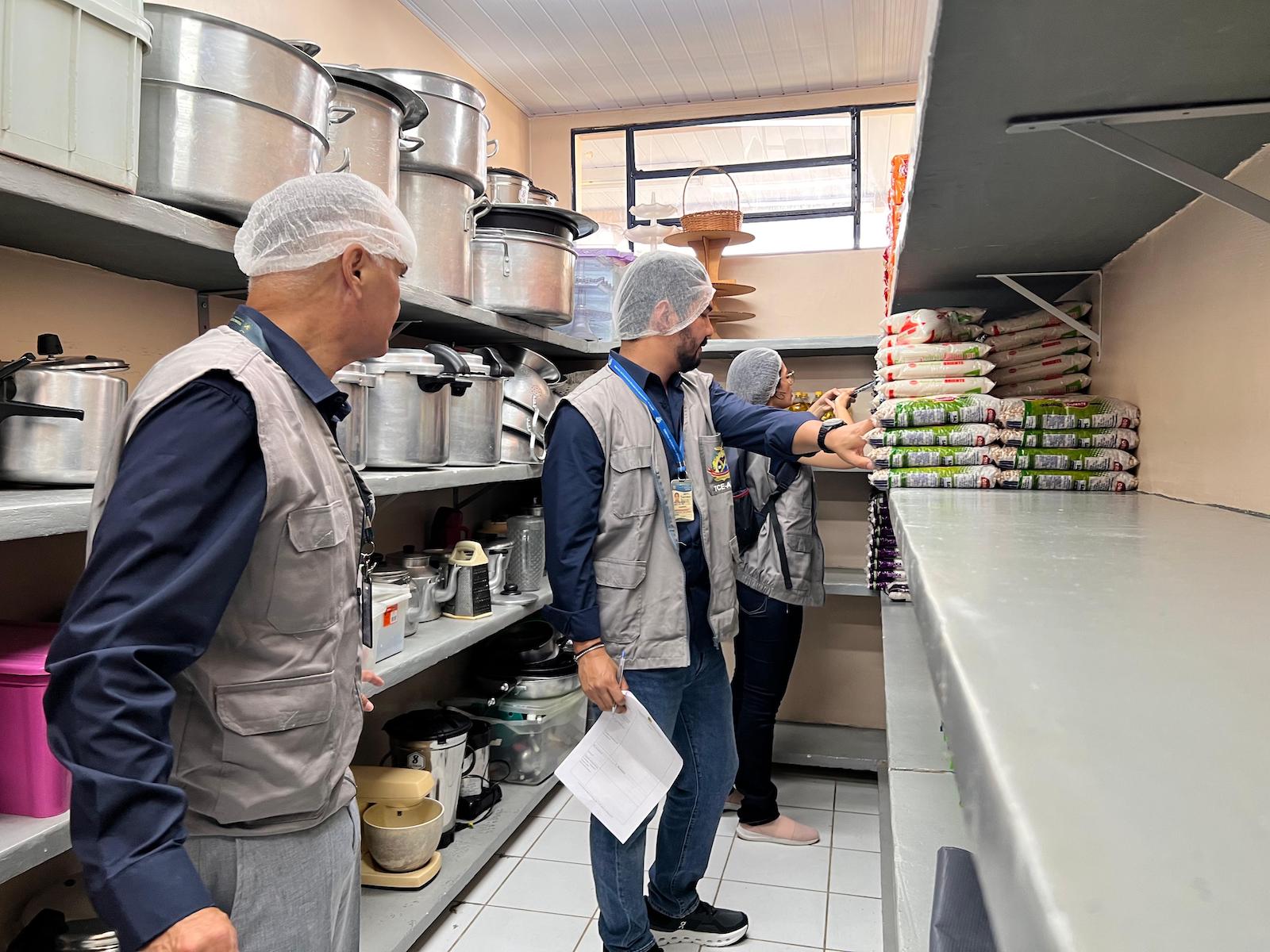 TCE-AM fiscaliza merenda escolar em 10 escolas estaduais de Manaus