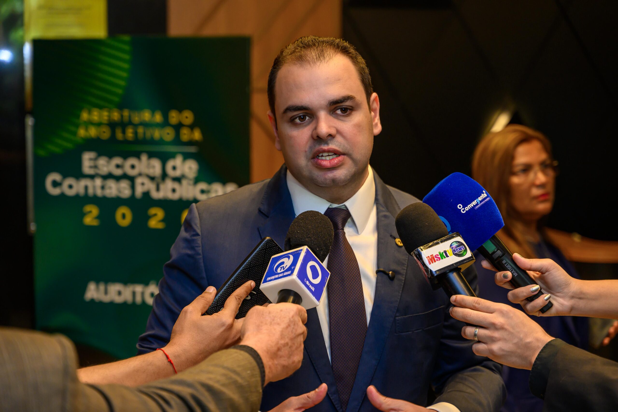 Roberto Cidade destaca união das instituições pela educação, na abertura do ano letivo da Escola de Contas do TCE-AM