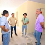 David Almeida vistoria obras estratégicas da saúde no bairro Aleixo