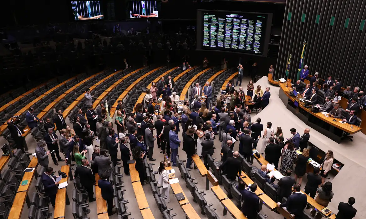 Congresso derruba veto de Lula à dosimetria e abre caminho para reduzir pena de Bolsonaro