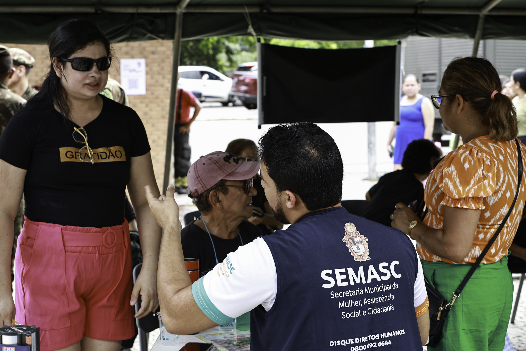 Prefeitura de Manaus leva serviços essenciais à população em ação na Ponta Negra