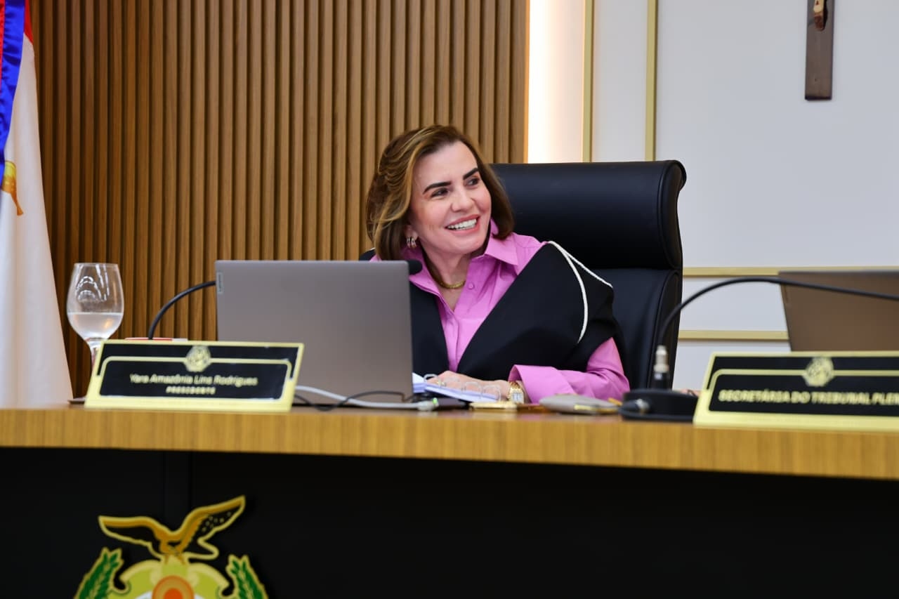 Evento no TCE-AM celebra protagonismo feminino com entrega de medalha de honra no dia 16 de abril