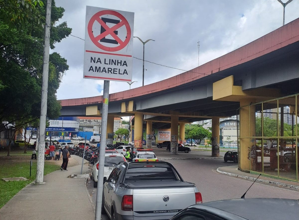 Prefeitura de Manaus intensifica fiscalização e autua 14 veículos por estacionamento irregular em área proibida