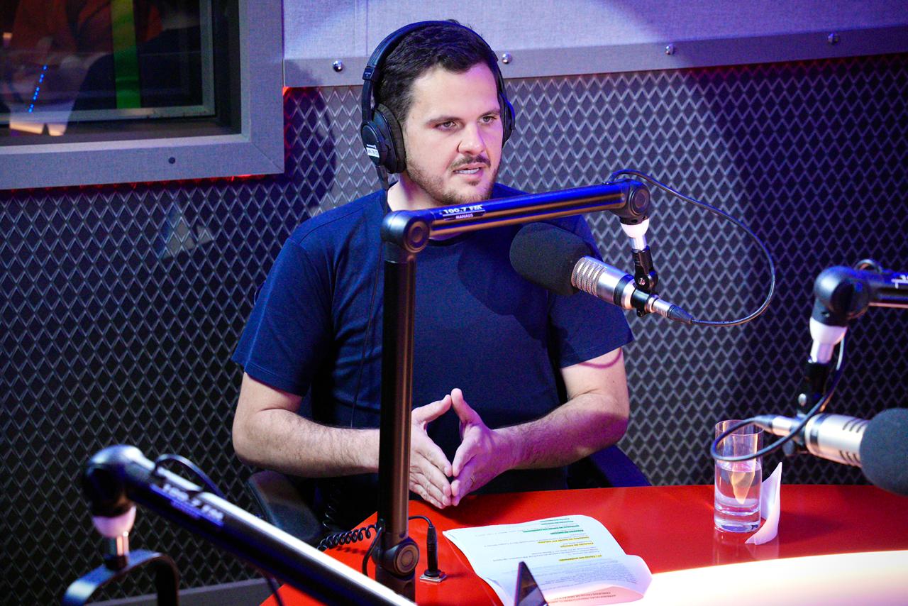 Prefeito Renato Junior reforça compromisso com gestão próxima, eficiente e voltada para resultados durante entrevistas