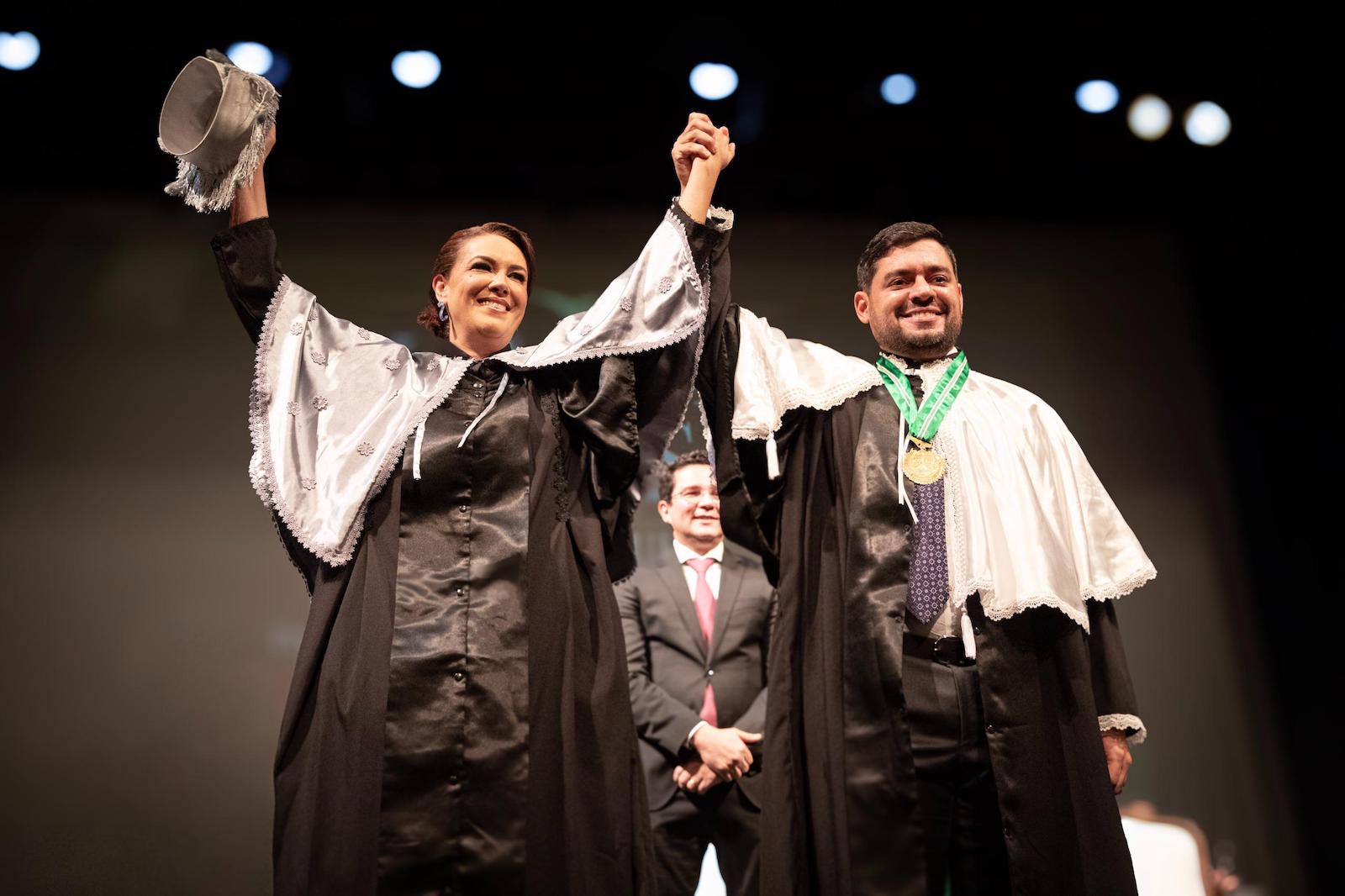 Em cerimônia, André Zogahib e Katia Couceiro são empossados nos cargos de reitor e vice-reitora da UEA