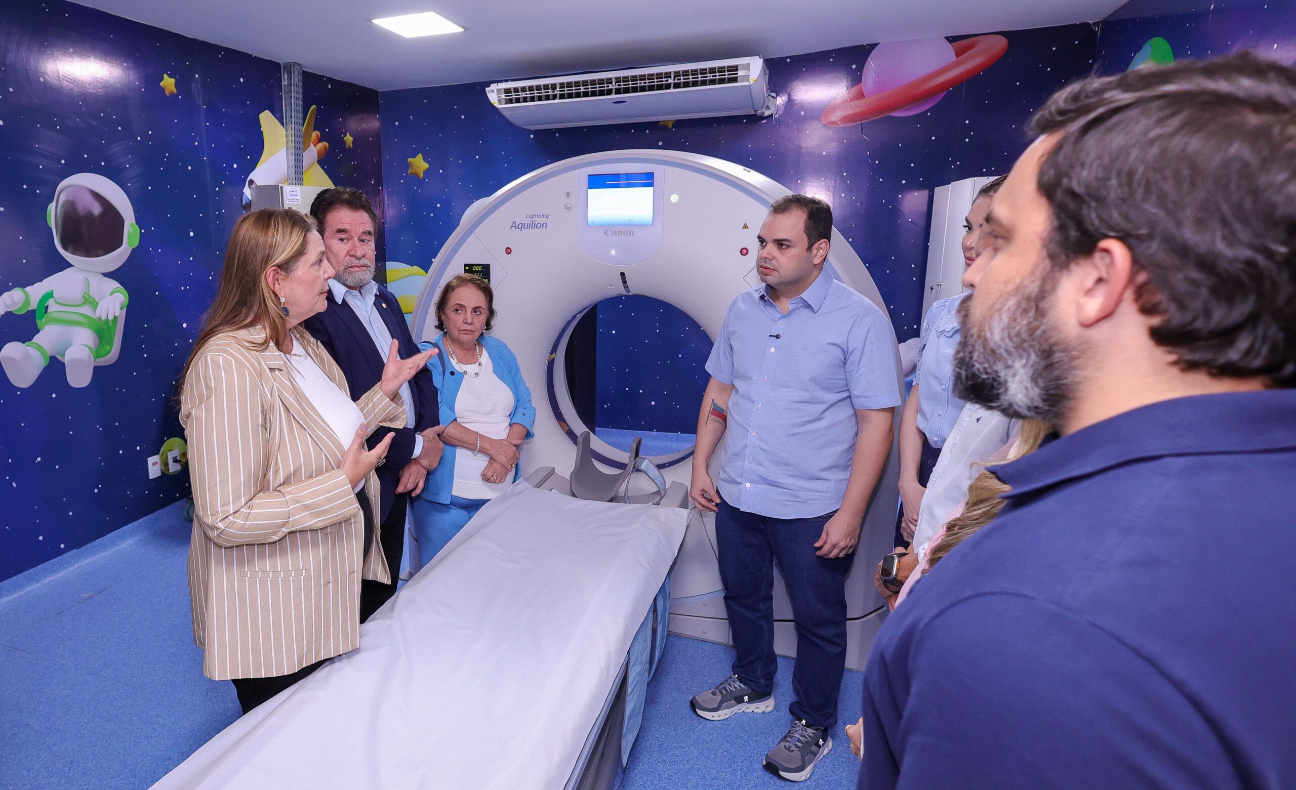 Ampliando o atendimento infantil, governador interino Roberto Cidade inaugura tomógrafo no HPSC da Zona Oeste