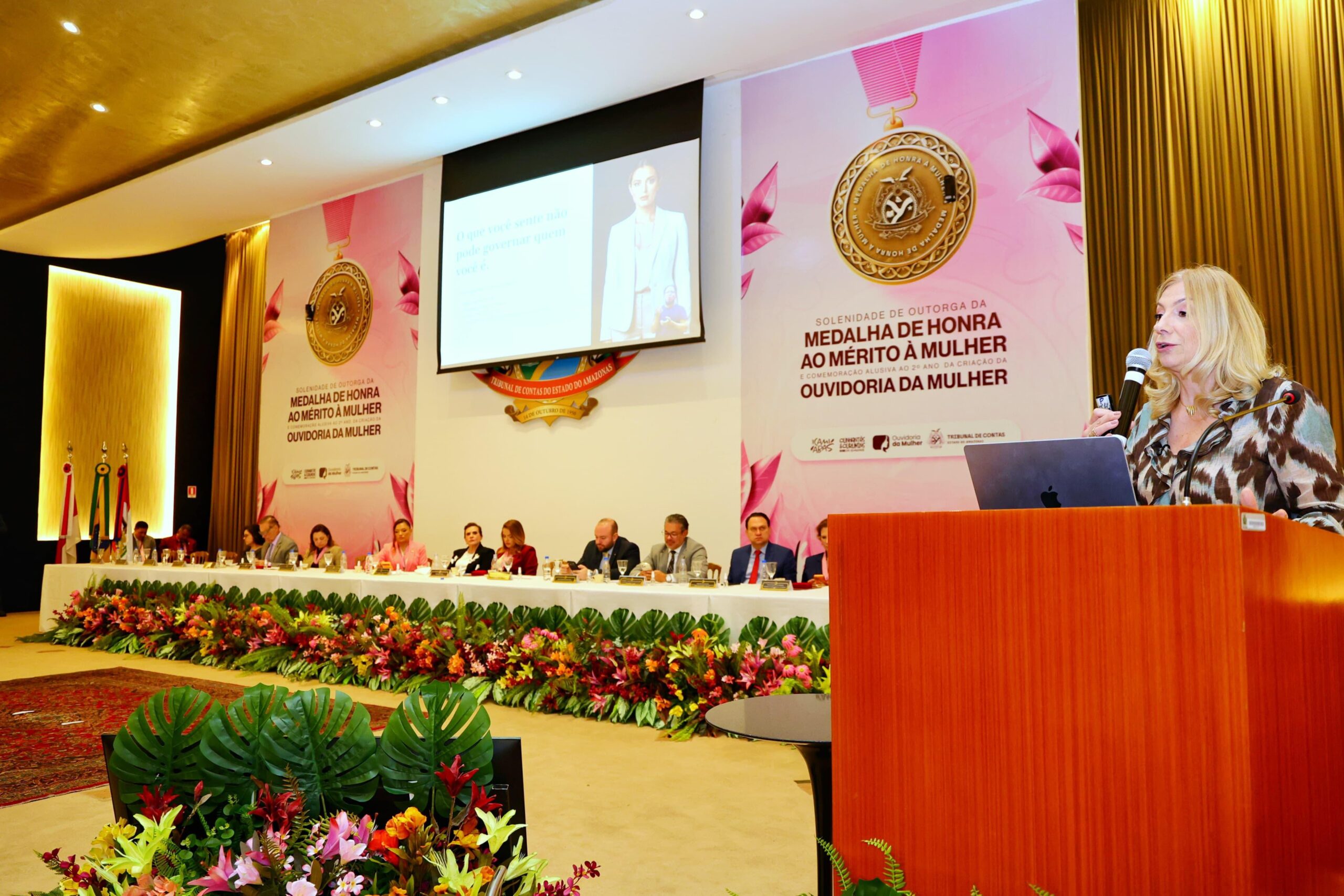 Palestra magna aborda sobrecarga, identidade e resiliência feminina em solenidade no TCE-AM