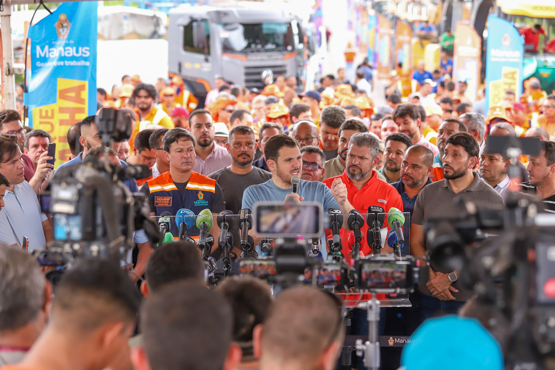 Prefeito Renato Junior inicia na zona Norte operação ‘Tapa-Buracos’ com 21 frentes de obras e 150 trabalhadores envolvidos no asfaltamento e limpeza de vias por toda cidade