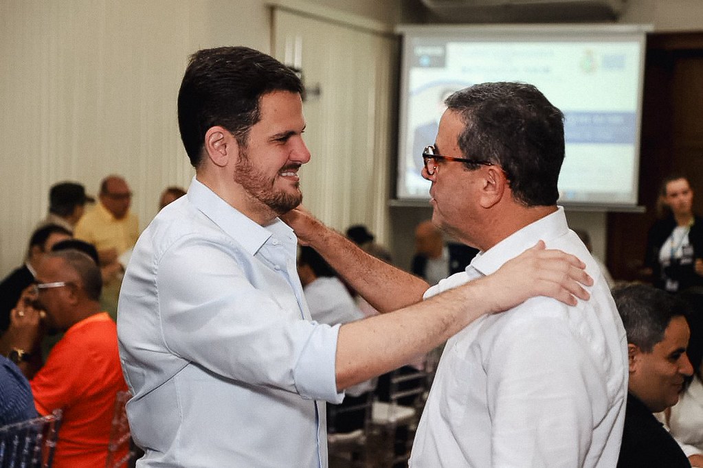 Prefeito Renato Junior debate com setor produtivo soluções que estimulem a economia da capital durante encontro na Associação Comercial do Amazonas