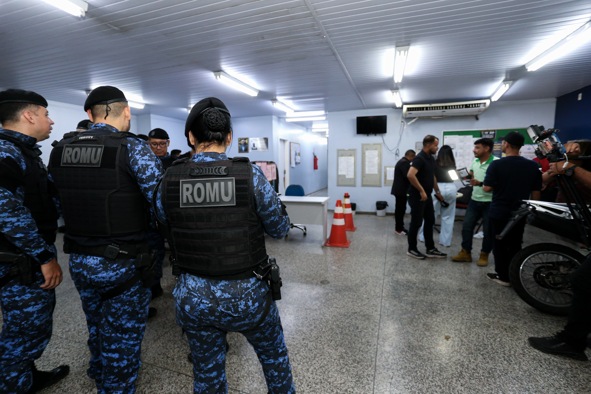 Guardas da Romu impedem assalto a ônibus da linha 130 e prendem suspeitos na zona Oeste de Manaus