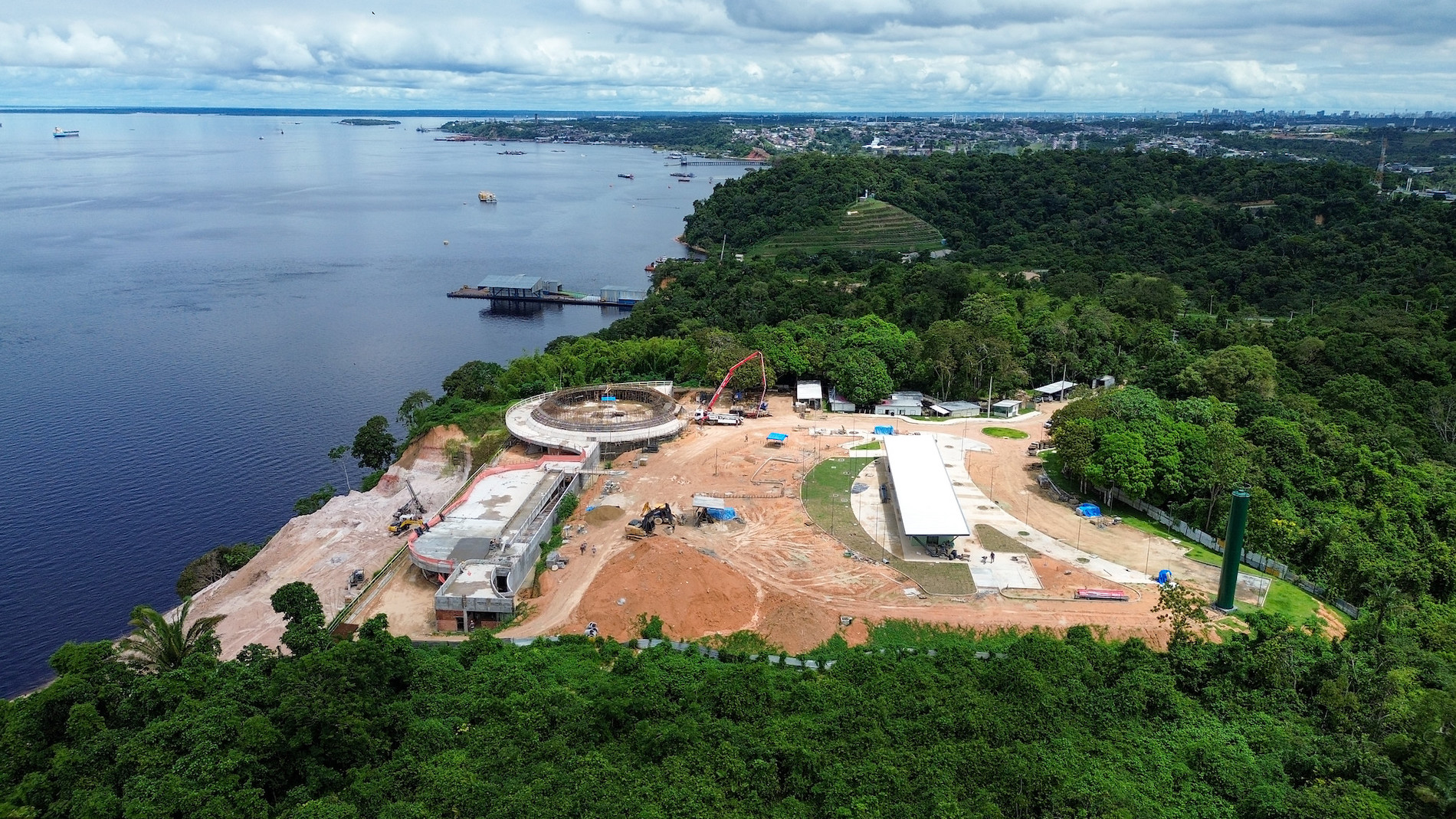 Prefeitura de Manaus chega quase à metade da execução da cúpula da Oca Niemeyer no parque Encontro das Águas Rosa Almeida