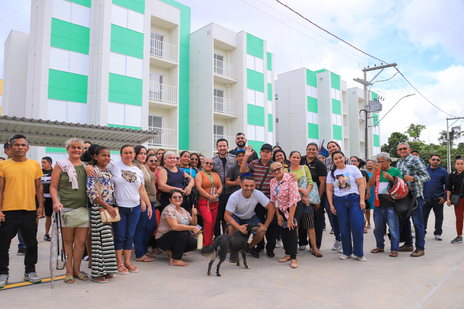 Prefeitura de Manaus acompanha famílias contempladas no Morar Melhor 15 durante vistoria em residencial