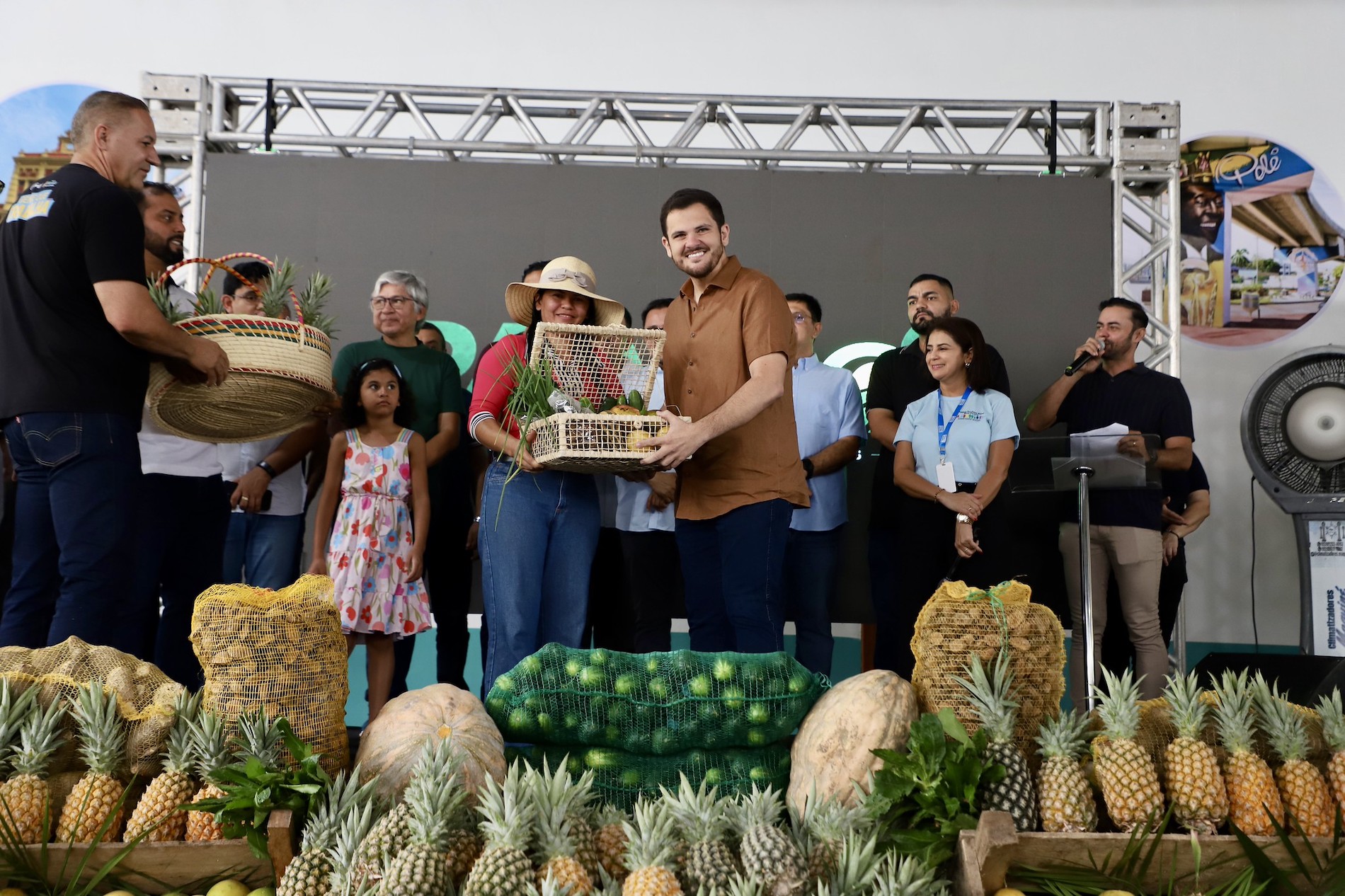 Prefeito Renato Junior entrega oito toneladas de alimentos do PAA e anuncia que vai dobrar investimento no programa garantindo geração de renda aos produtores rurais