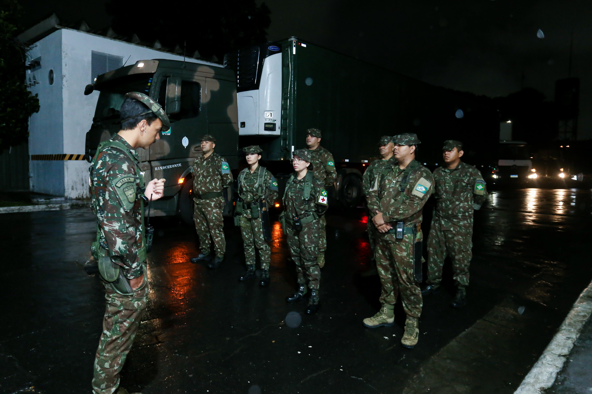 Prefeitura de Manaus dá início ao translado de mantimentos da ajuda humanitária a Venezuela em parceria com o Exército brasileiro