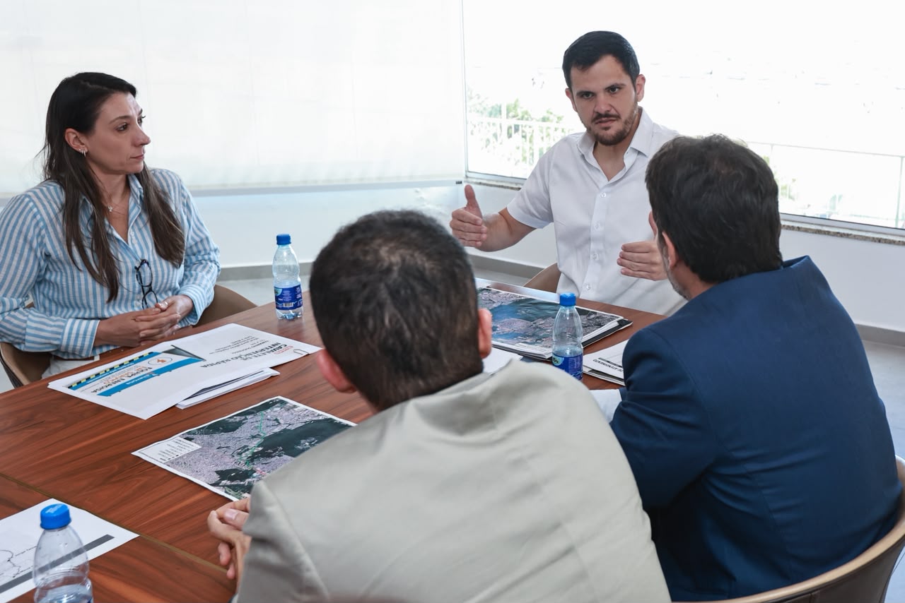 Prefeito Renato Junior discute expansão dos serviços e melhorias em obras com a Energisa para ampliar atendimentos de demandas da população