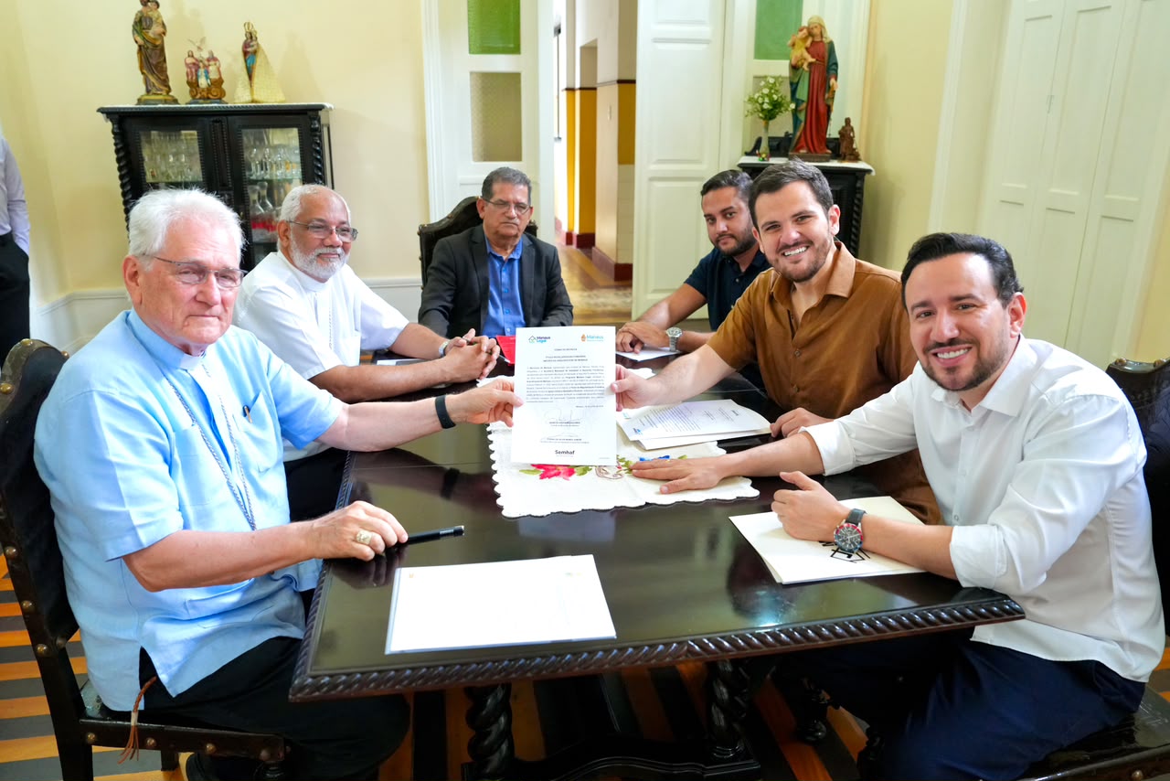 Renato Junior encerra impasse fundiário histórico e entrega títulos definitivos à Igreja Católica em Manaus