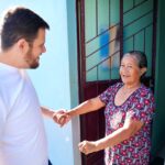 Prefeito Renato Junior retorna à rua Nossa Senhora da Conceição e confere resultado do asfaltamento no Cidade de Deus