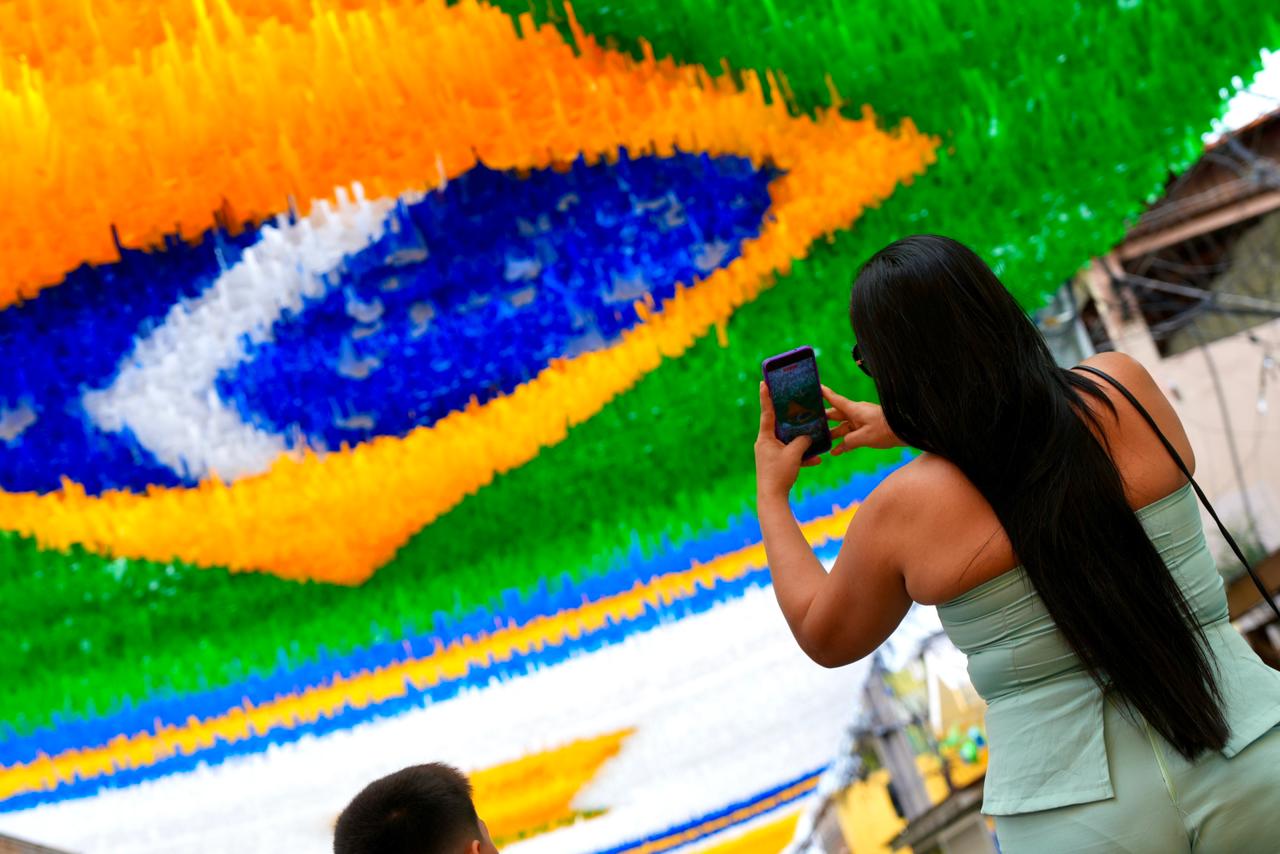 Prefeitura de Manaus realiza transmissão do jogo da Seleção Brasileira em vias contempladas pelo edital ‘Ruas da Copa’