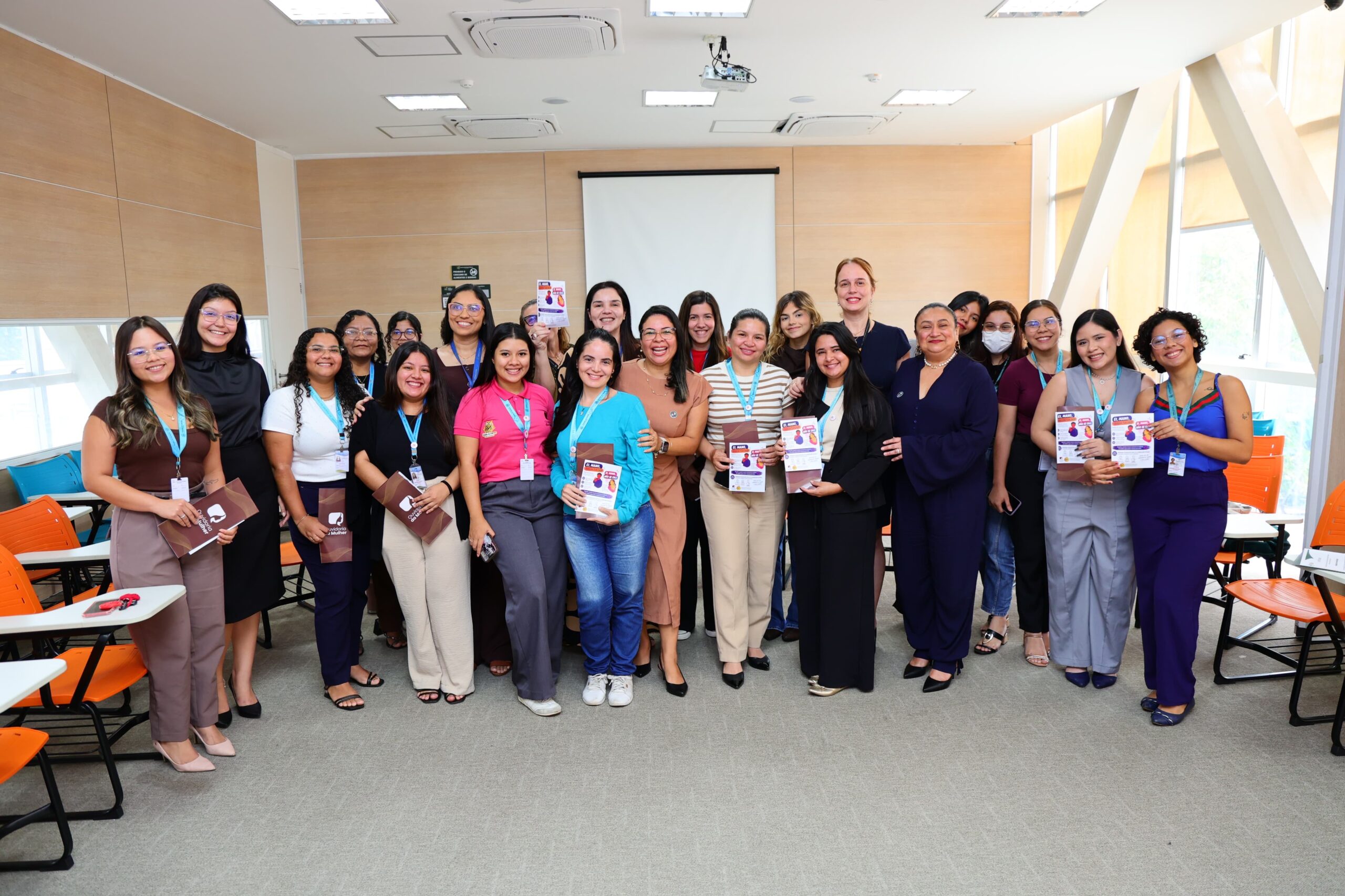Ouvidoria da Mulher do TCE-AM amplia ações de conscientização com o projeto “Ei, mana, não se cale”