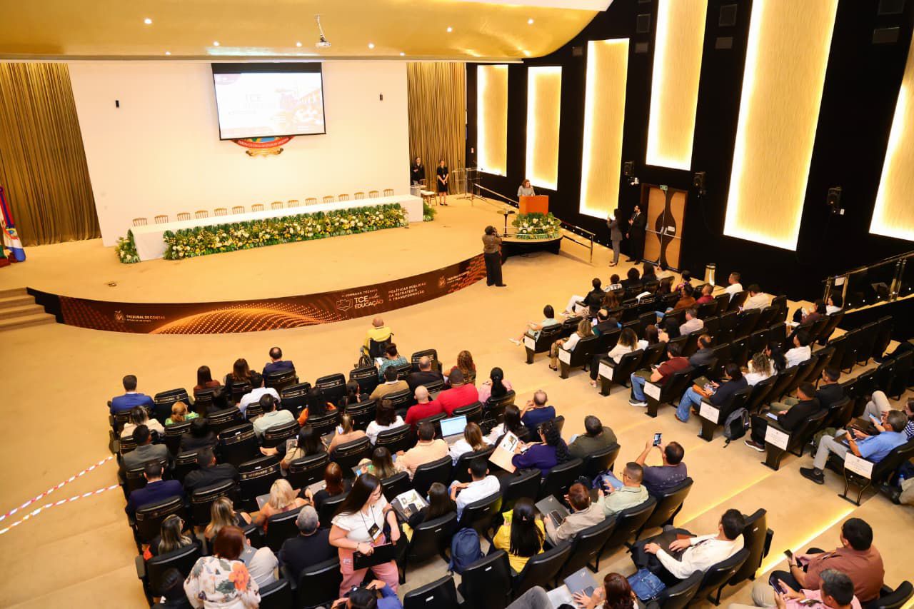 TCE-AM reúne municípios para dar início à fase de execução do programa TCE pela Educação