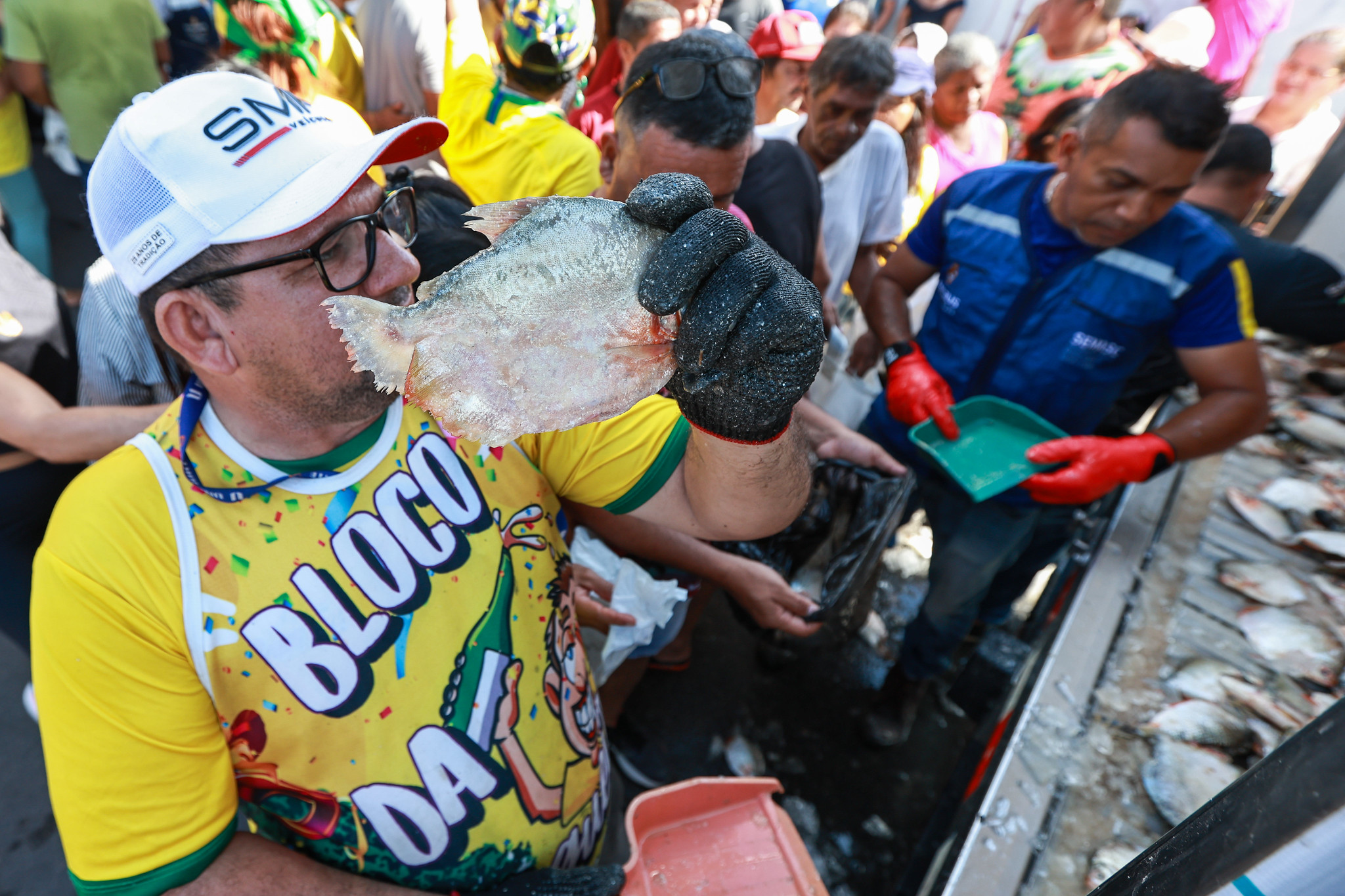 Prefeito Renato Junior chega com ‘Jaraqui da Gente’ no bairro Alvorada e ação soma mais de 60 toneladas de pescado distribuídas em quatro dias