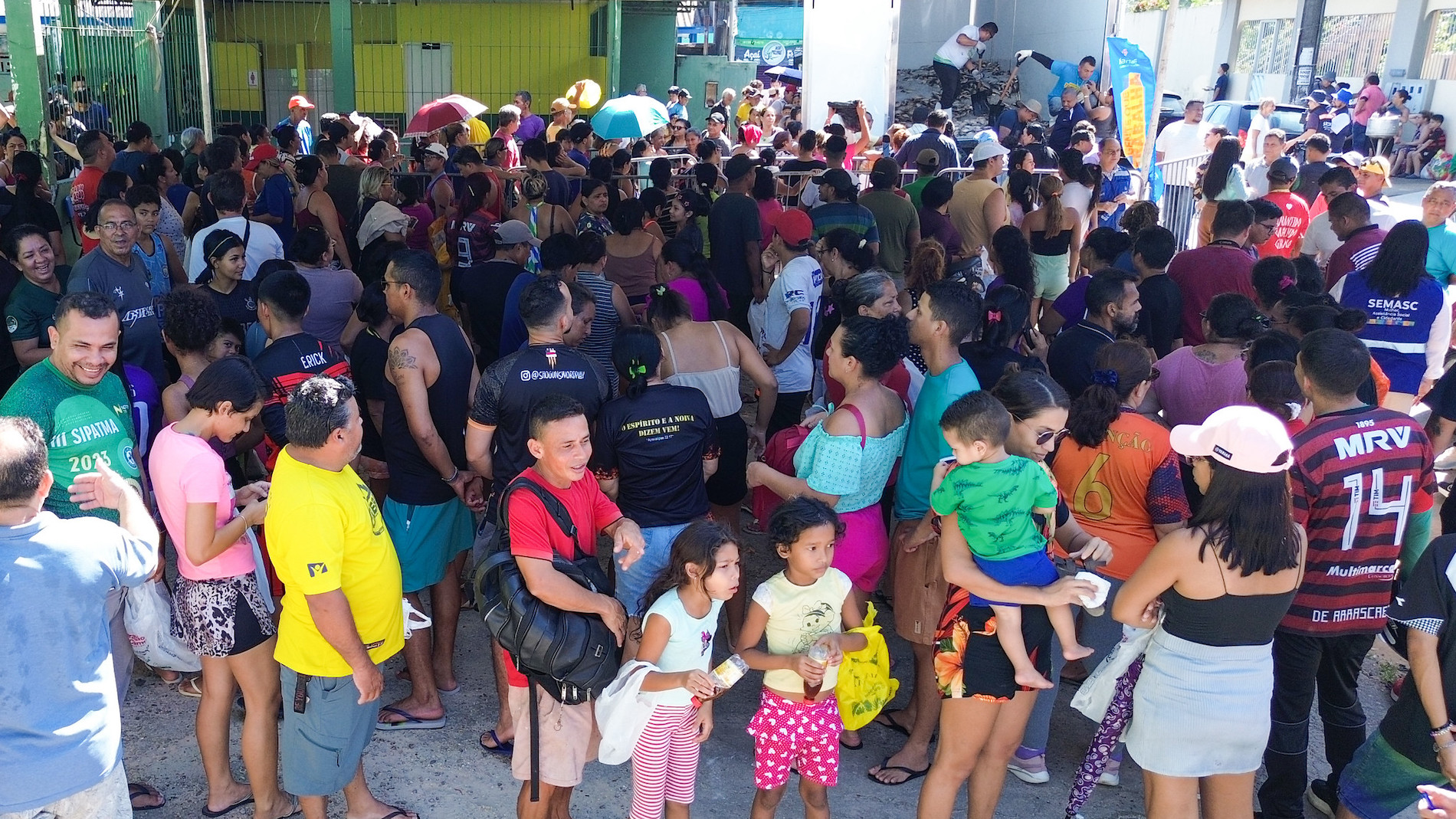 Prefeitura de Manaus distribui 12 toneladas de pescado do ‘Jaraqui da Gente’ no bairro Redenção e beneficia cerca de 1,5 mil pessoas na região