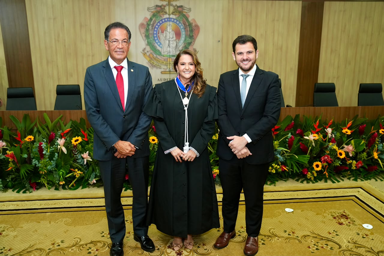 Prefeito Renato Junior prestigia posse de Laura Maria Santiago Lucas como membro titular do TRE-AM