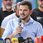 Prefeito Renato Junior faz apelo à população para combater descarte irregular de lixo e reduzir alagamentos em Manaus