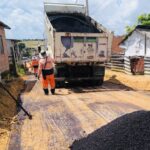 Prefeitura de Manaus leva asfalto à comunidade Celebridade 2 pela primeira vez e transforma a realidade dos moradores