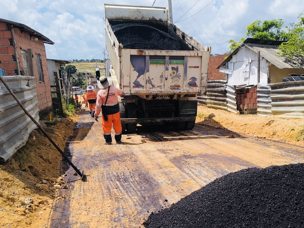 Prefeitura de Manaus leva asfalto à comunidade Celebridade 2 pela primeira vez e transforma a realidade dos moradores