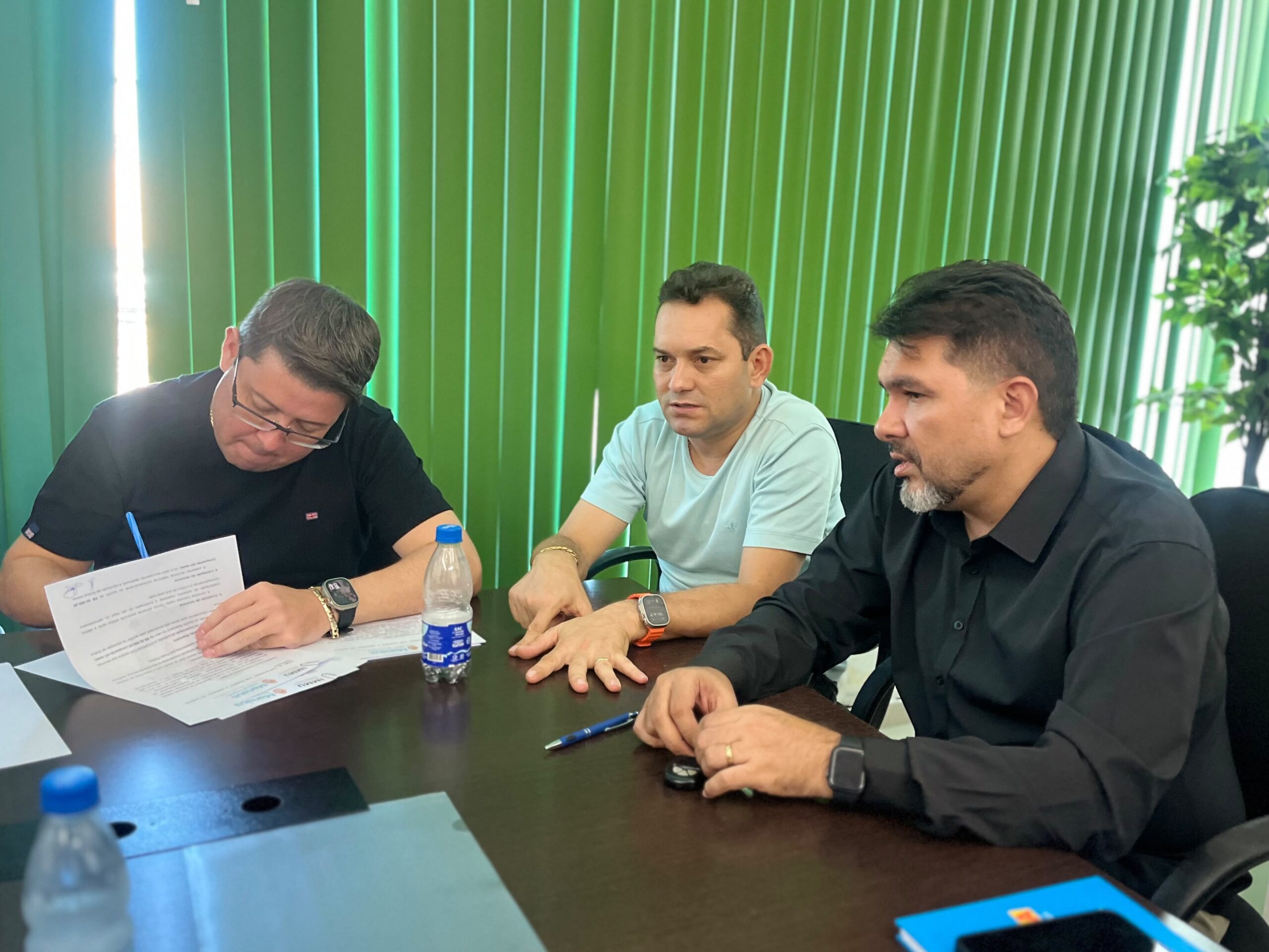Prefeitura reúne cooperativas e reforça ações para modernizar o transporte complementar em Manaus