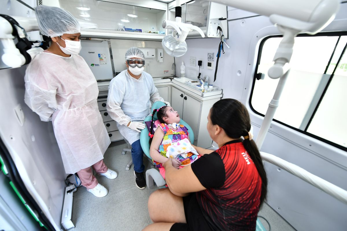 Unidade Odontológica Móvel da Prefeitura de Manaus leva atendimento domiciliar a moradores do Morar Melhor 13