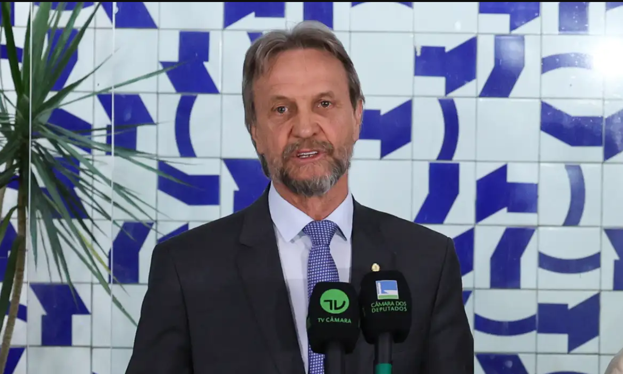 Líder do PT passa mal e Câmara suspende votações