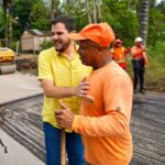 Prefeito Renato Junior fiscaliza serviços no ramal do Brasileirinho e anuncia três semanas de tapa-buracos para recuperar o trecho