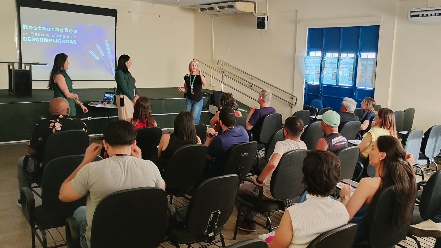 Prefeitura capacita equipes de saúde bucal para uso de nova resina e organização de processos de trabalho