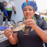 Prefeitura de Manaus entrega 85 mil peixes do programa ‘Jaraqui da Gente’ nos bairros Redenção e Tarumã