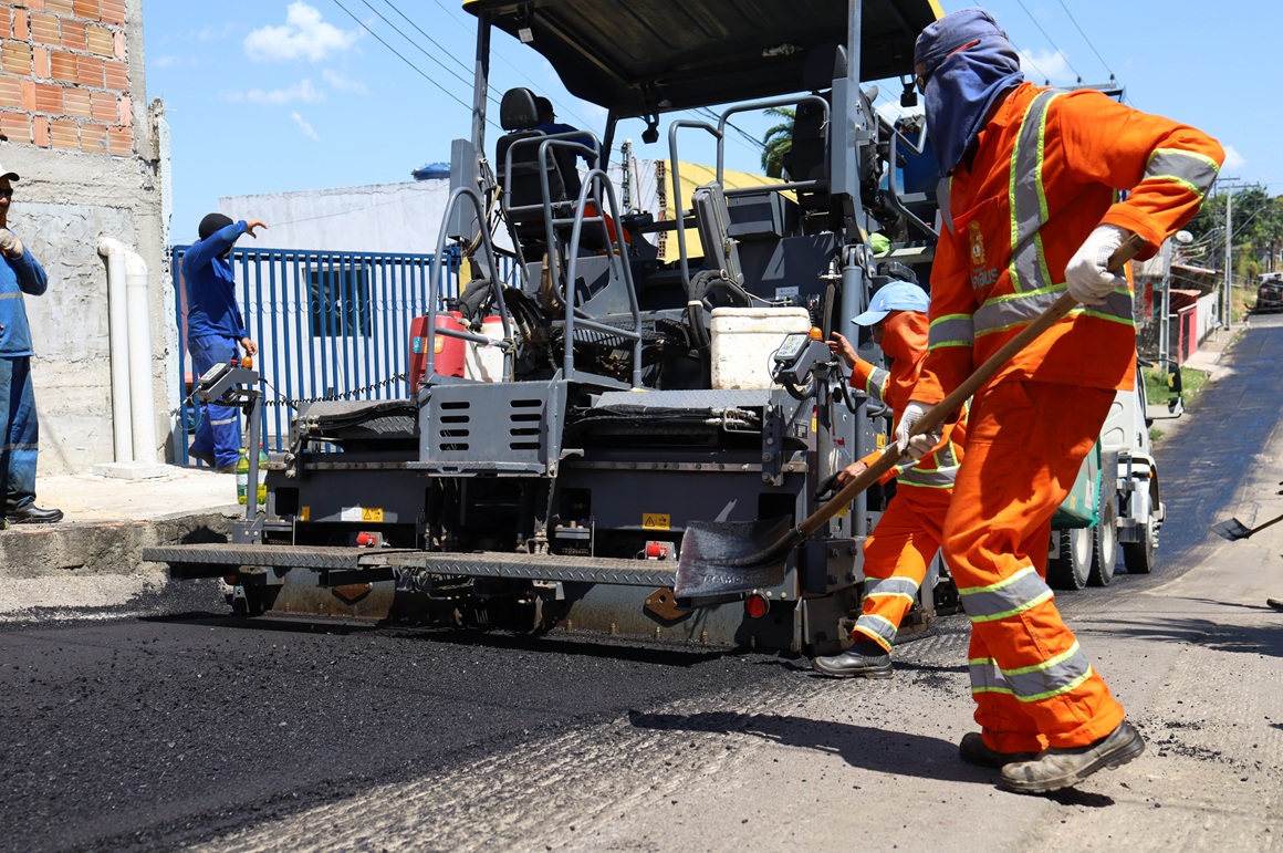 Prefeitura de Manaus realiza recapeamento e transforma mobilidade na comunidade Parque Rio Solimões