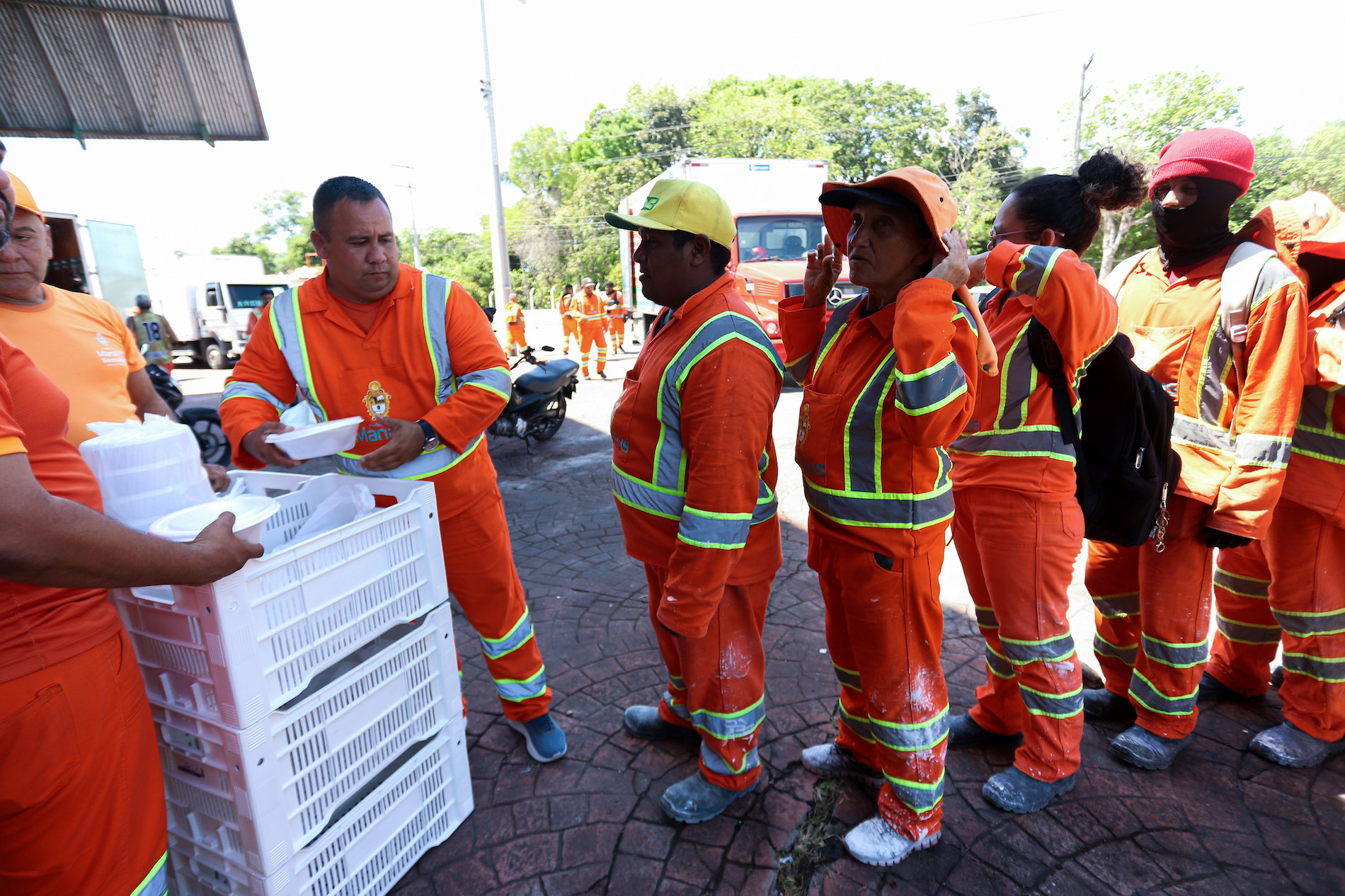 Cozinha da Gente começa a funcionar e reforça cuidado da Prefeitura de Manaus com os garis