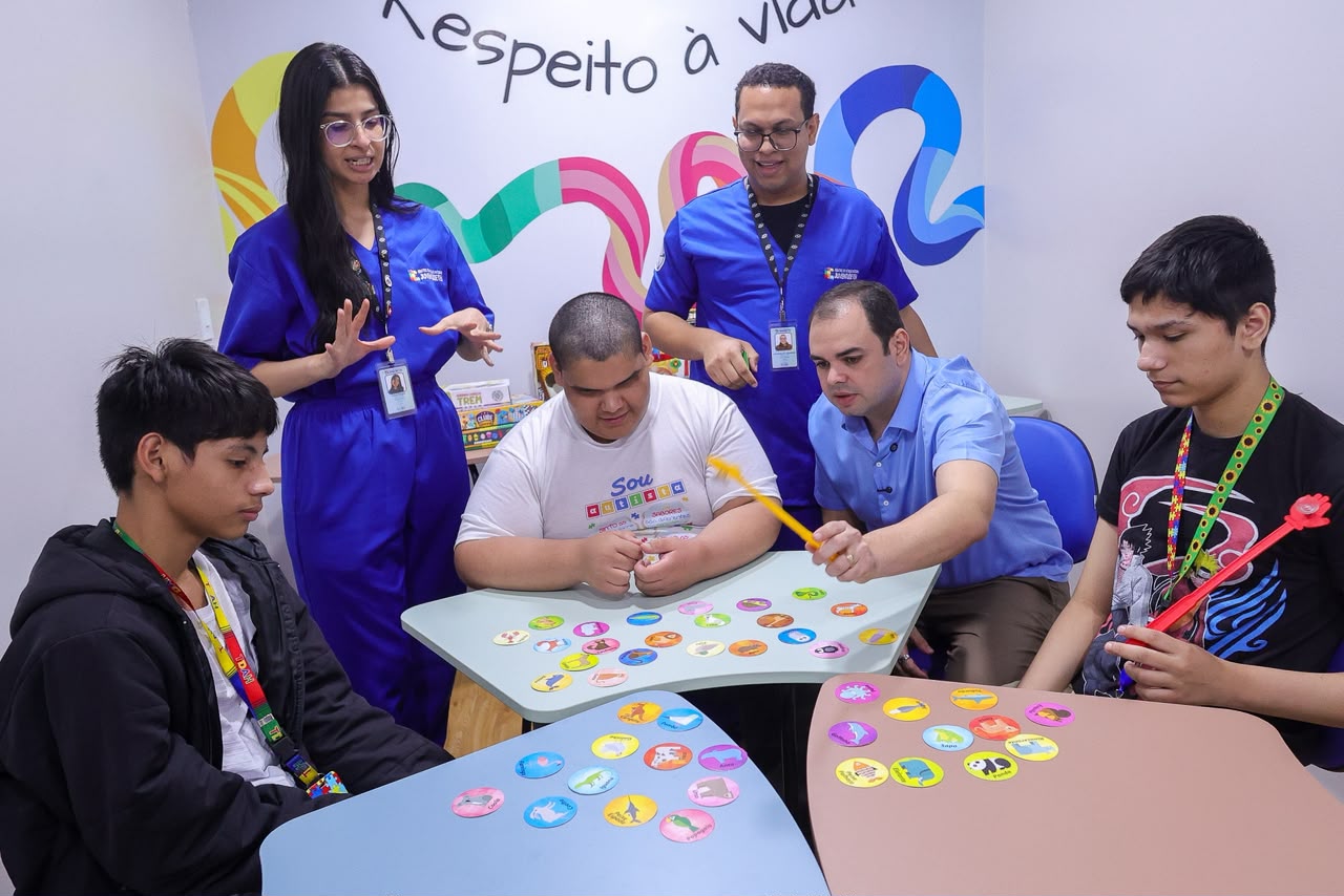 Para cuidar de autistas e suas famílias, Roberto Cidade anuncia criação da Secretaria da Causa TEA