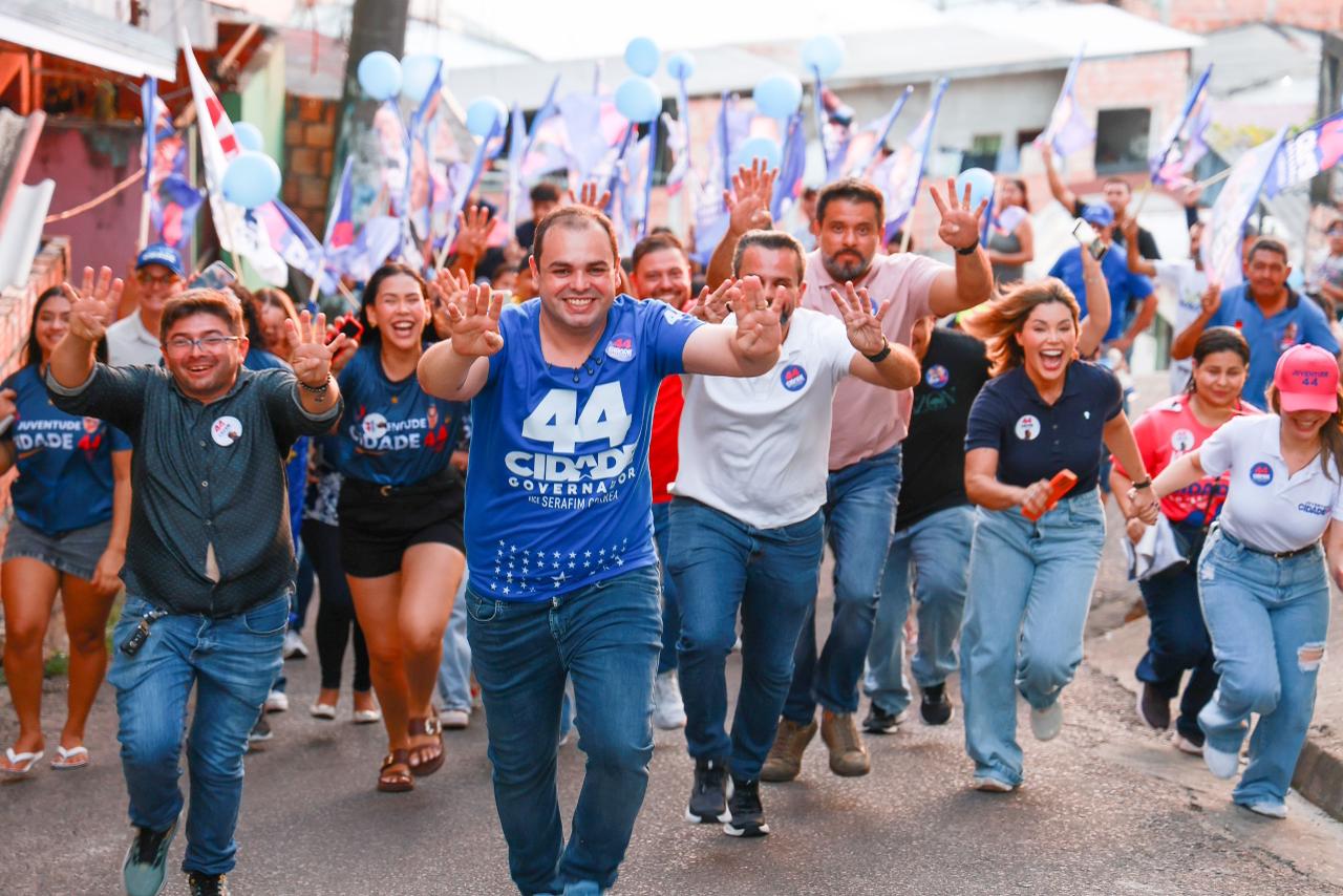 Roberto Cidade destaca propostas para a educação durante caminhada no Santo Agostinho