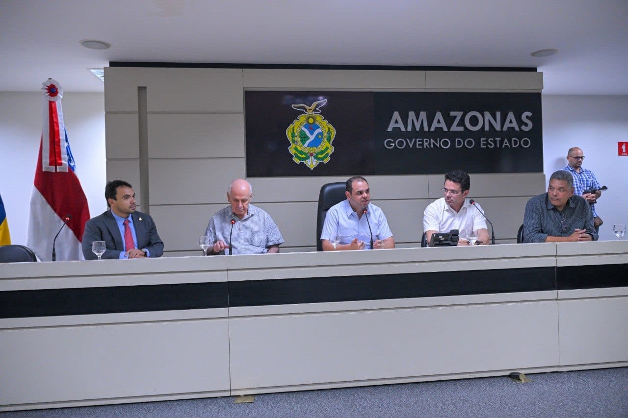 Roberto Cidade conduz acordo com empresas médicas e garante repasse de R$ 276 milhões