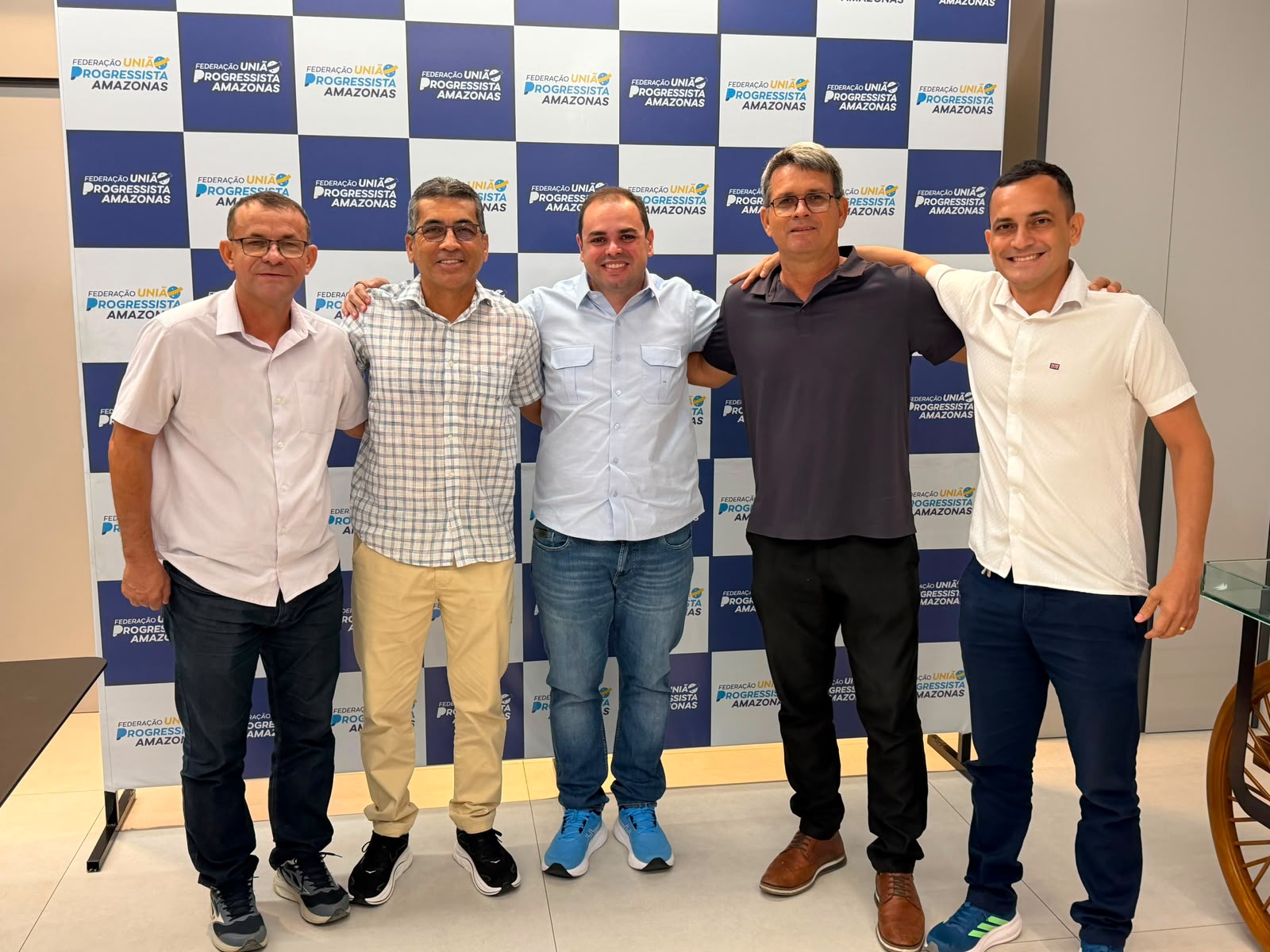 Prefeito de Manicoré, filiado ao partido de Omar Aziz, declara apoio a Roberto Cidade