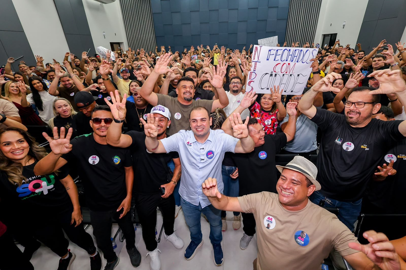 Roberto Cidade dialoga com artistas e produtores culturais sobre propostas para o setor