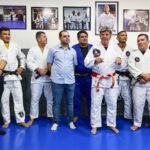 Governador Roberto Cidade visita projeto esportivo que atende crianças e adolescentes no Coroado