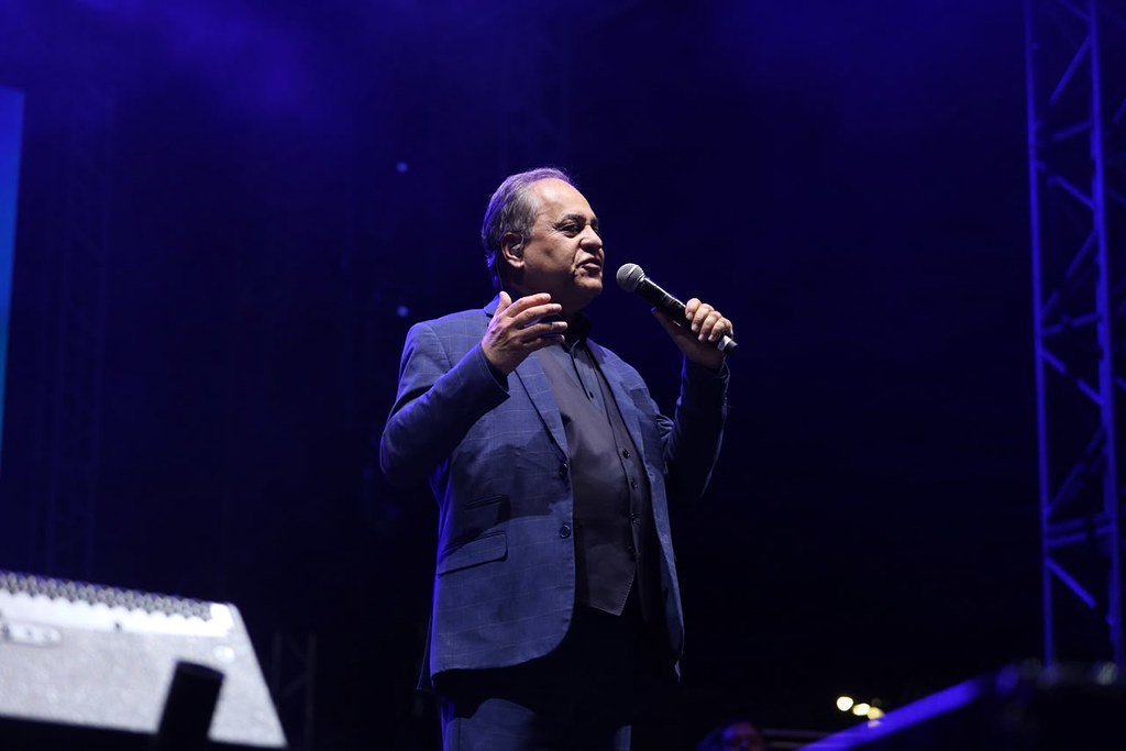 Celebrações católica e gospel abrem programação de  sábado do palco Alfândega com shows de Padre João Carlos, Hamilton Azevedo e Mia Lohanny