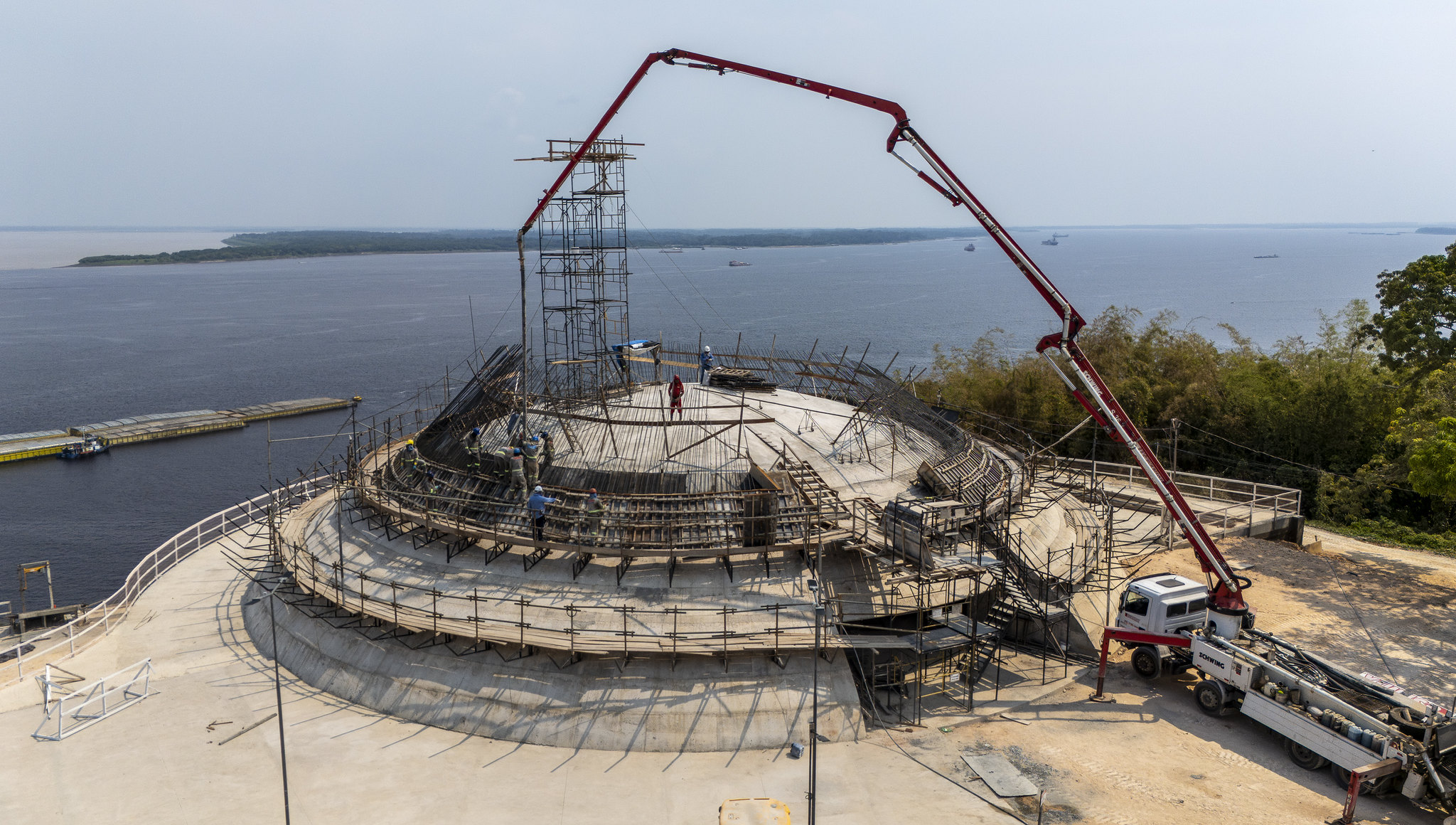 Obra de Oscar Niemeyer avança com início de concretagem de estruturas que simbolizam os rios Negro e Solimões