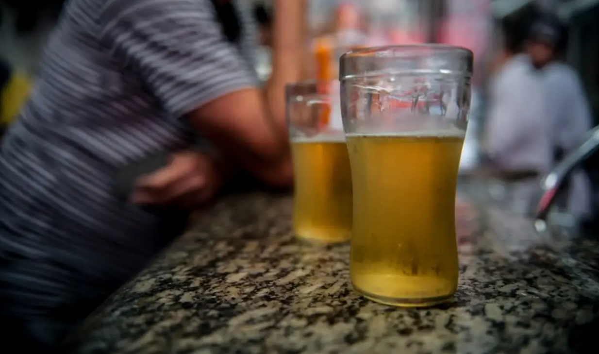 Álcool e cigarro podem causar cegueira, alertam especialistas