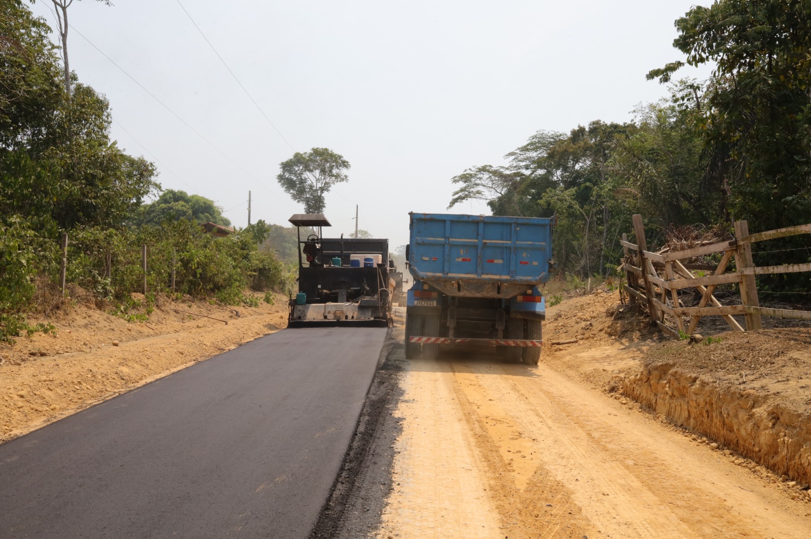 Prefeitura de Manaus inicia pavimentação no ramal do Pedreiras e melhora acesso à zona rural