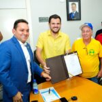 Prefeito Renato Junior sanciona lei aguardada há 25 anos que garante subsídio de até R$ 3 milhões mensais para o transporte complementar de Manaus